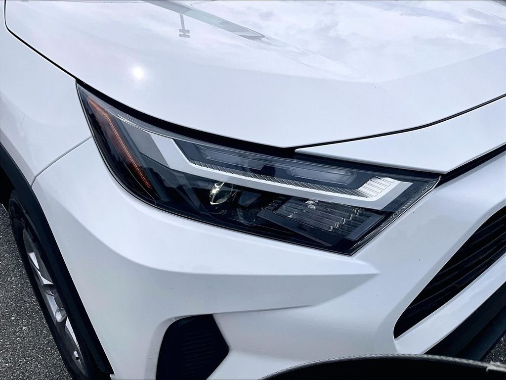 Used 2025 White Toyota XLE image 33