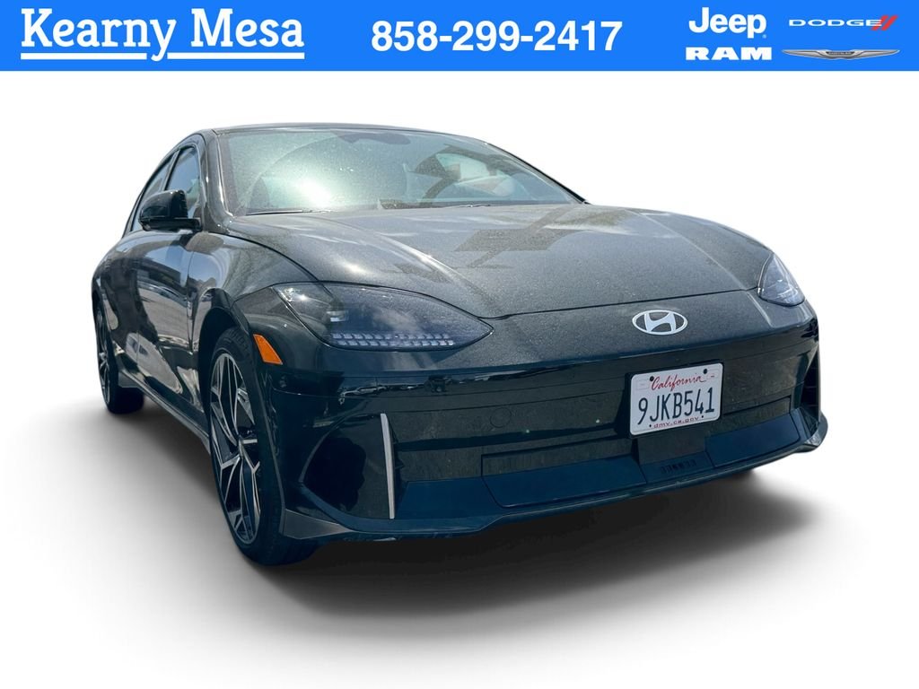 Used 2023 Green Hyundai Limited image 1