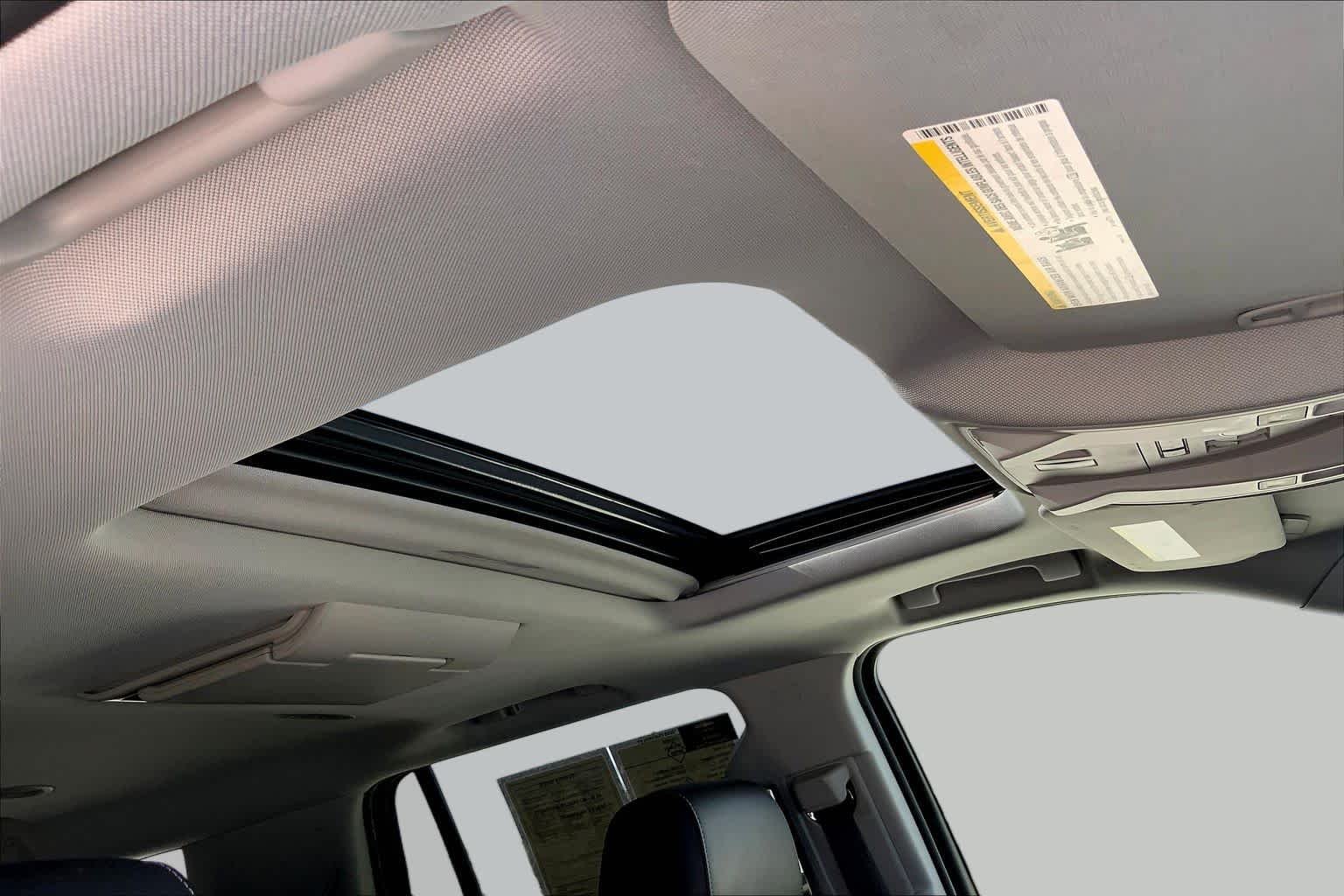 Used 2018 Silver Ice Metallic Chevrolet Premier image 14