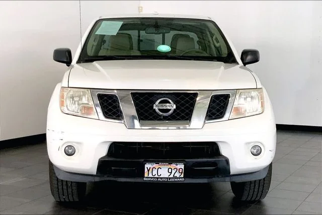 Used 2014 White Nissan SV image 3