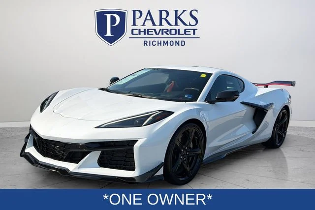 Used 2023 White Chevrolet Z06 image 3