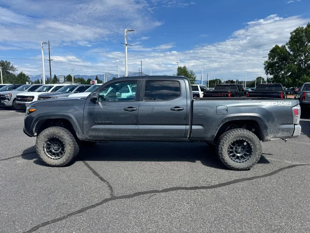 Used 2023  Toyota SR5 image 2