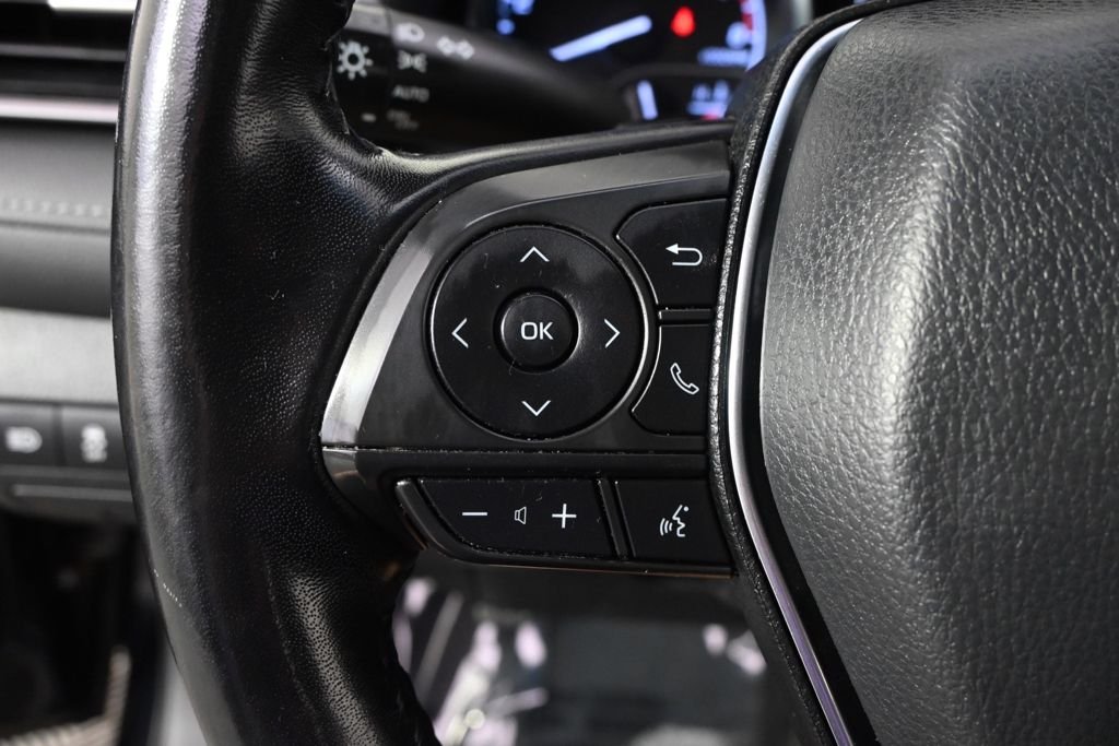 Used 2019 Midnight Black Metallic Toyota SE image 33