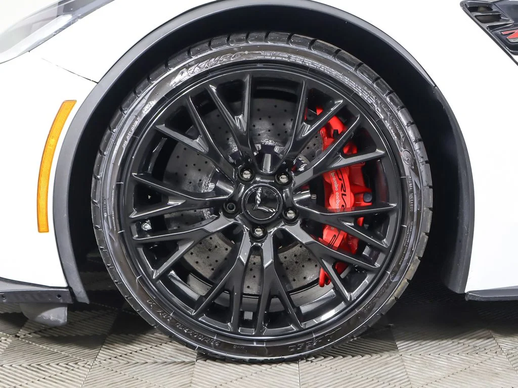 Used 2017 Arctic White Chevrolet Z06 image 22
