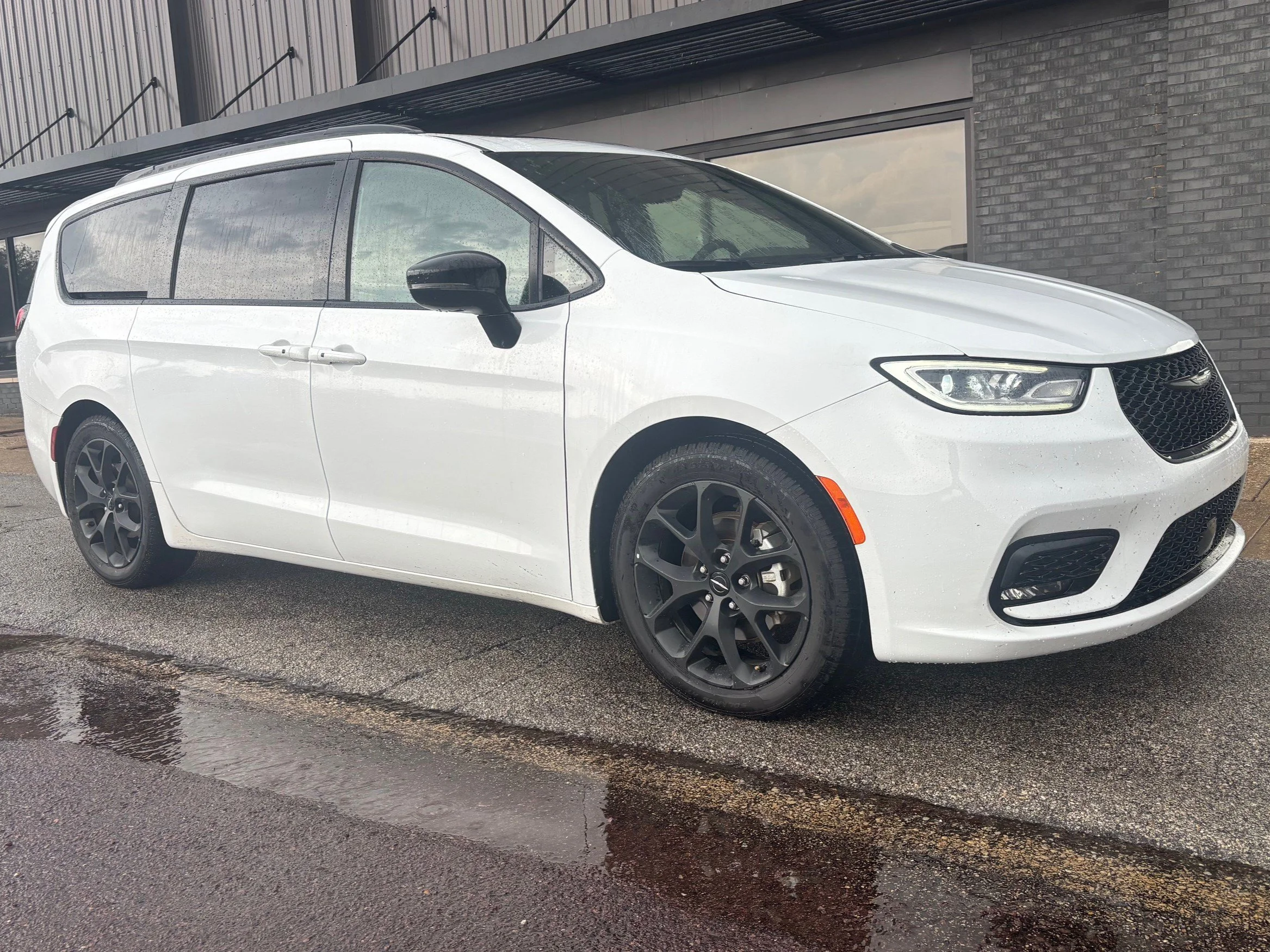 Used 2025 Bright White Clearcoat Chrysler Limited image 3
