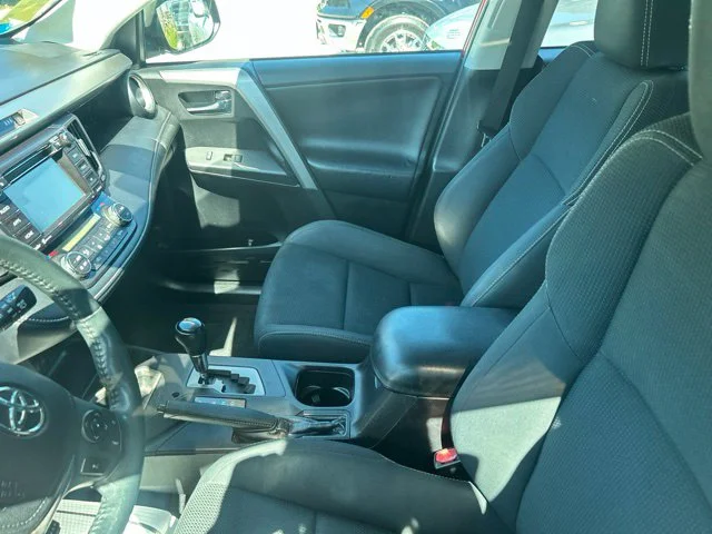 Used 2017 Red Toyota XLE image 4