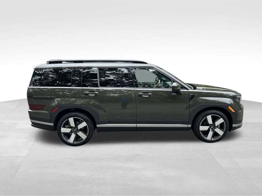 Used 2024 Green Hyundai Limited image 7