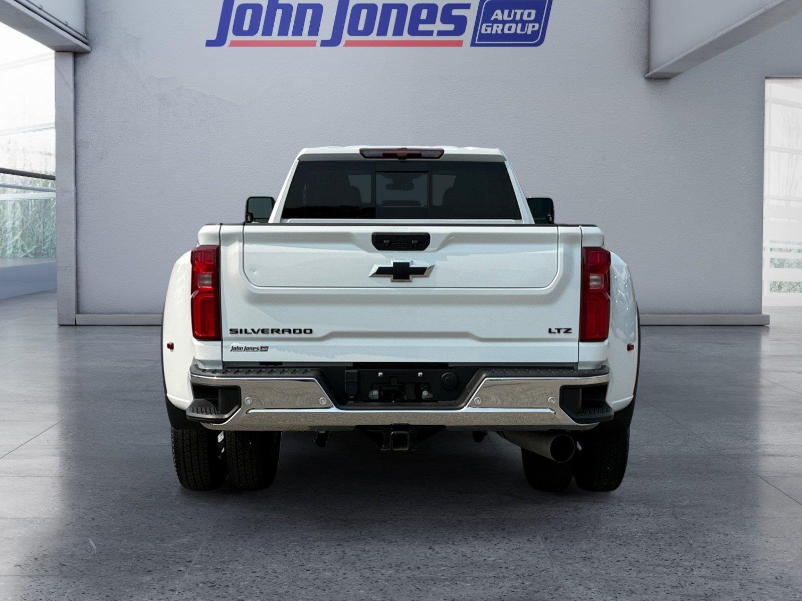 Used 2024 Summit White Chevrolet LTZ image 4