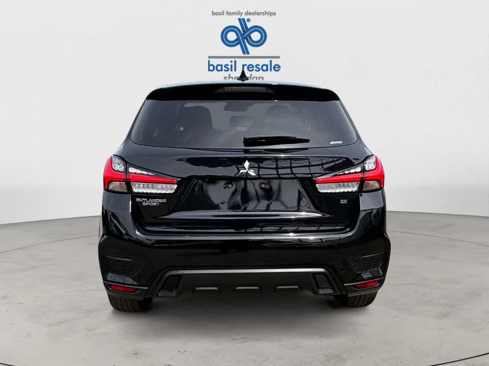 Used 2025 Labrador Black Pearl Mitsubishi SE image 5