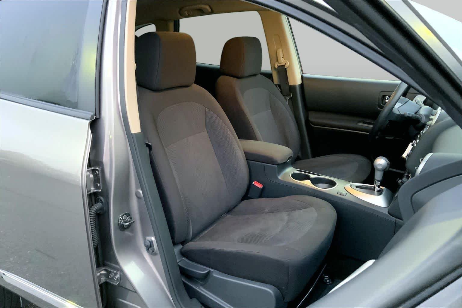 Used 2015 Platinum Graphite Nissan S image 9
