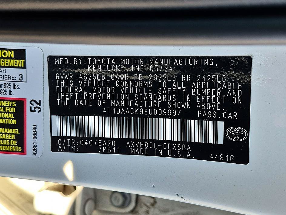 Used 2025 White Toyota LE image 37