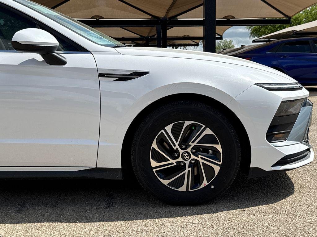 New 2026 White Hyundai Blue image 5
