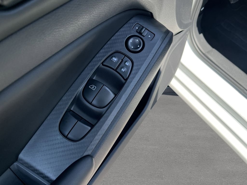 Used 2025 Glacier White Nissan 2.5 S image 17