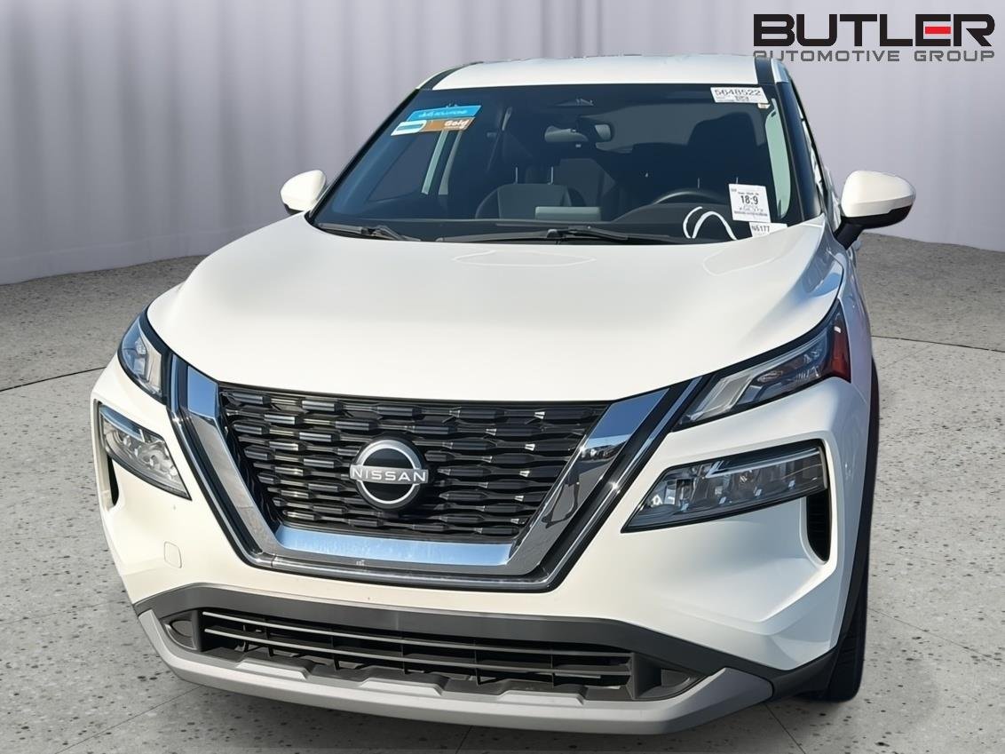 Used 2022 Gun Metallic Nissan SV image 3