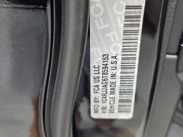 New 2026 Diamond Black Crystal Pearl-Coat Exterior Paint Jeep Laredo image 18