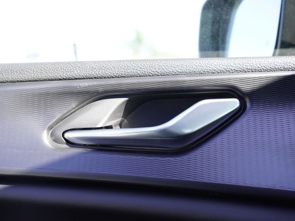 New 2026 Baltic Gray Metallic Clear-Coat Exterior Paint Jeep Laredo X image 10