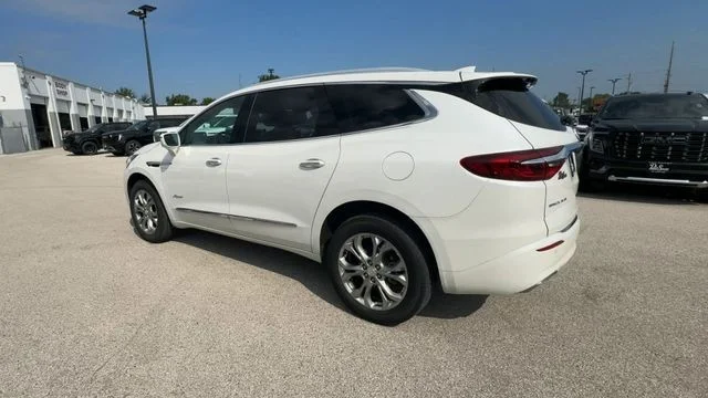 Used 2020 White Frost Tricoat Buick FWD 4dr Avenir image 9