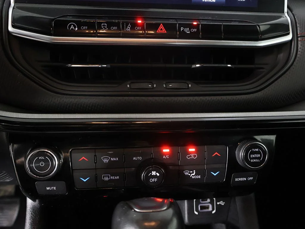 Used 2023 White Jeep Trailhawk image 41