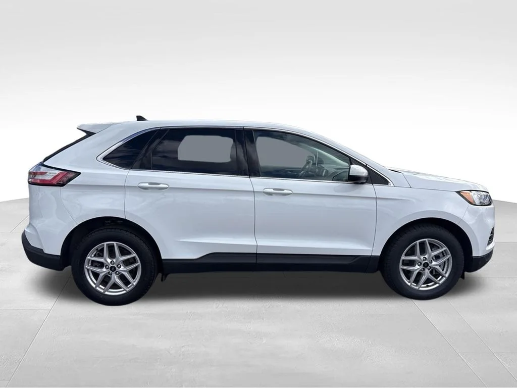 Used 2024 Oxford White Ford SEL image 7