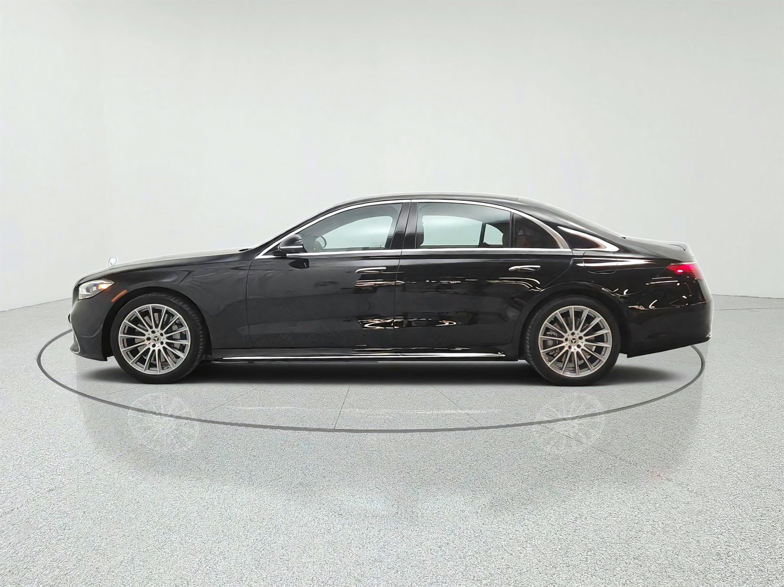 Certified Used 2024 Obsidian Black Metallic Mercedes-Benz S 580e 4MATIC® Sedan image 8