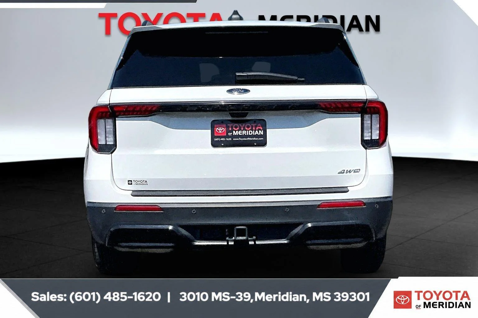 Used 2025 Star White Metallic Tri-Coat Ford ST-Line image 4