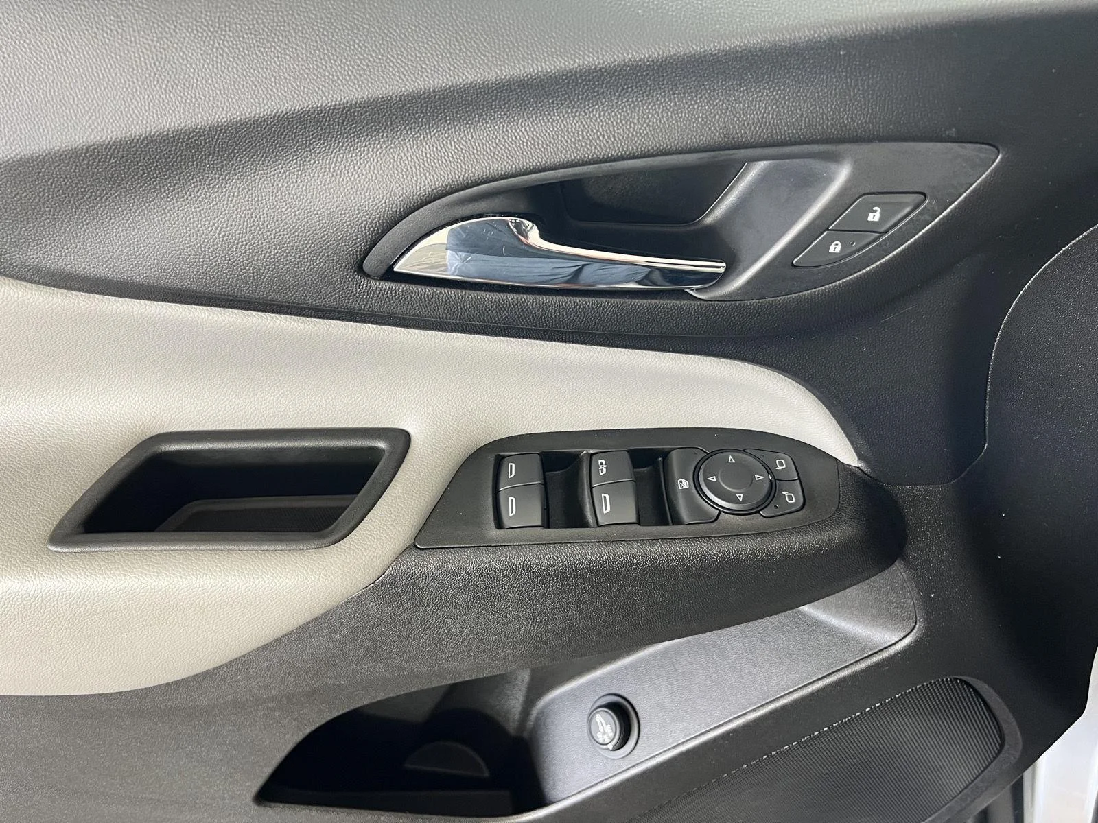 Used 2021 Silver Ice Metallic Chevrolet LT image 13