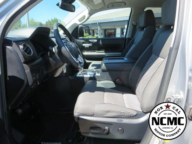 Used 2018 Silver Toyota SR5 image 21