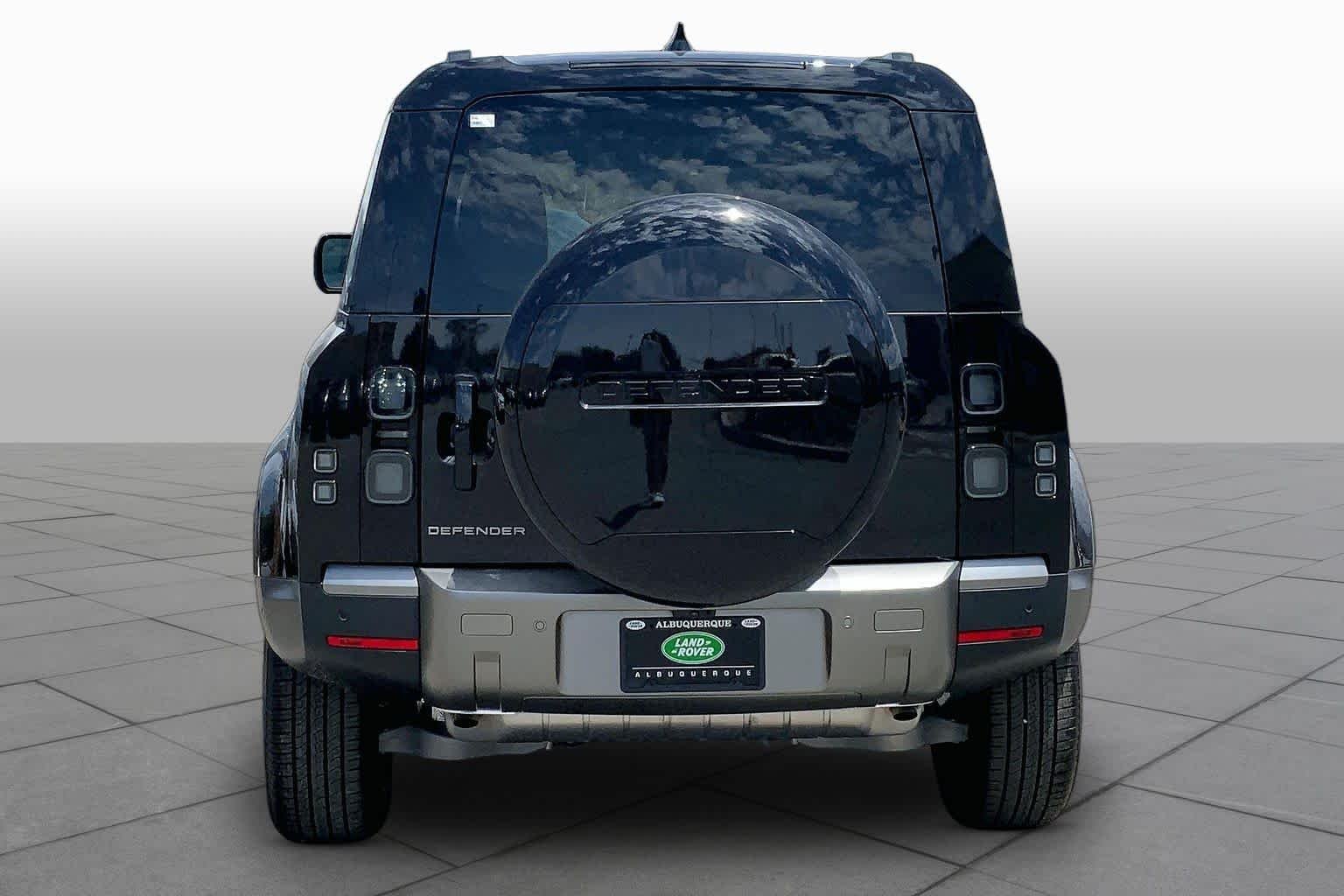 New 2026 Santorini Black Land Rover S image 4