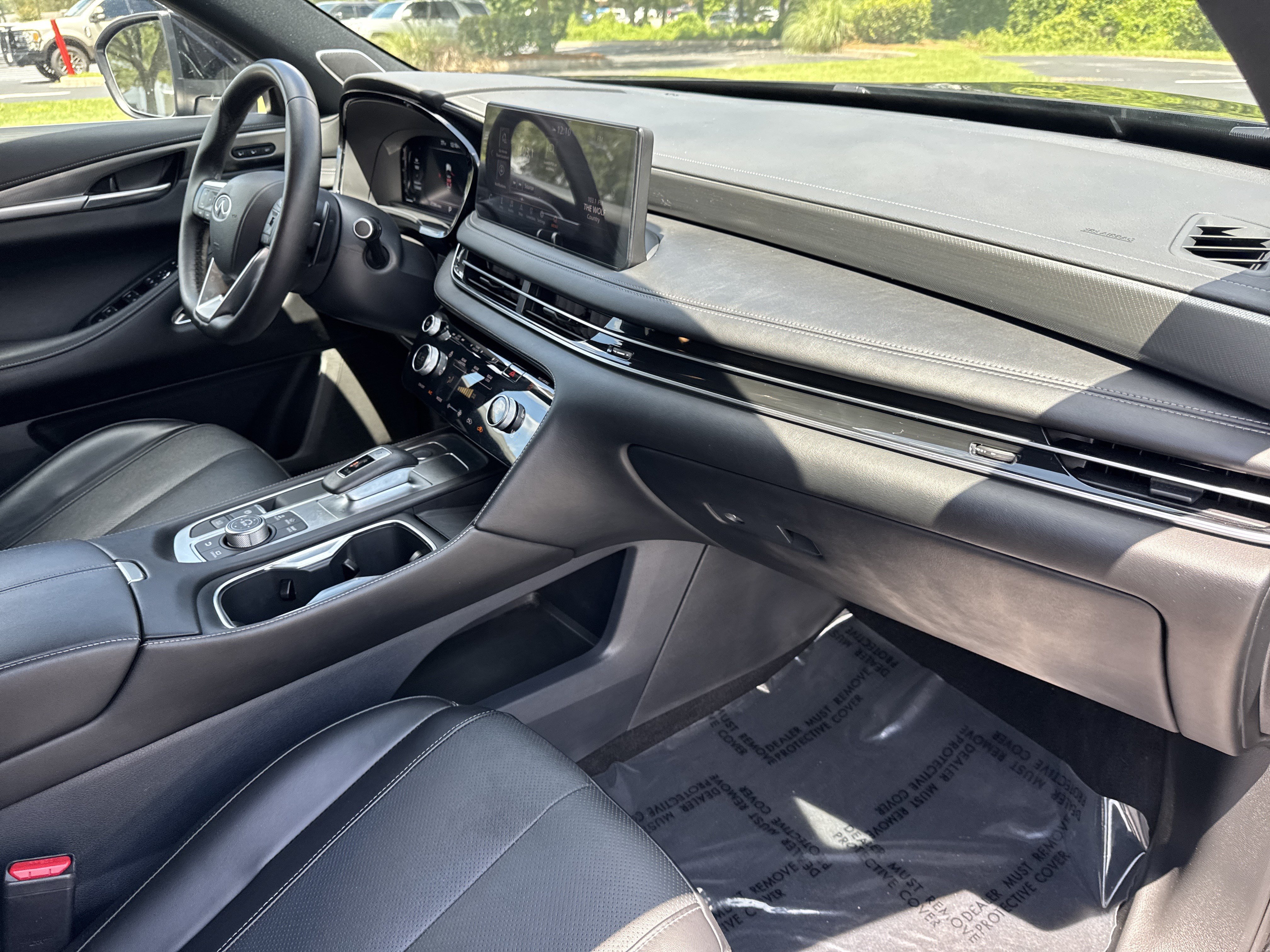 Used 2025 Mineral Black INFINITI LUXE image 39