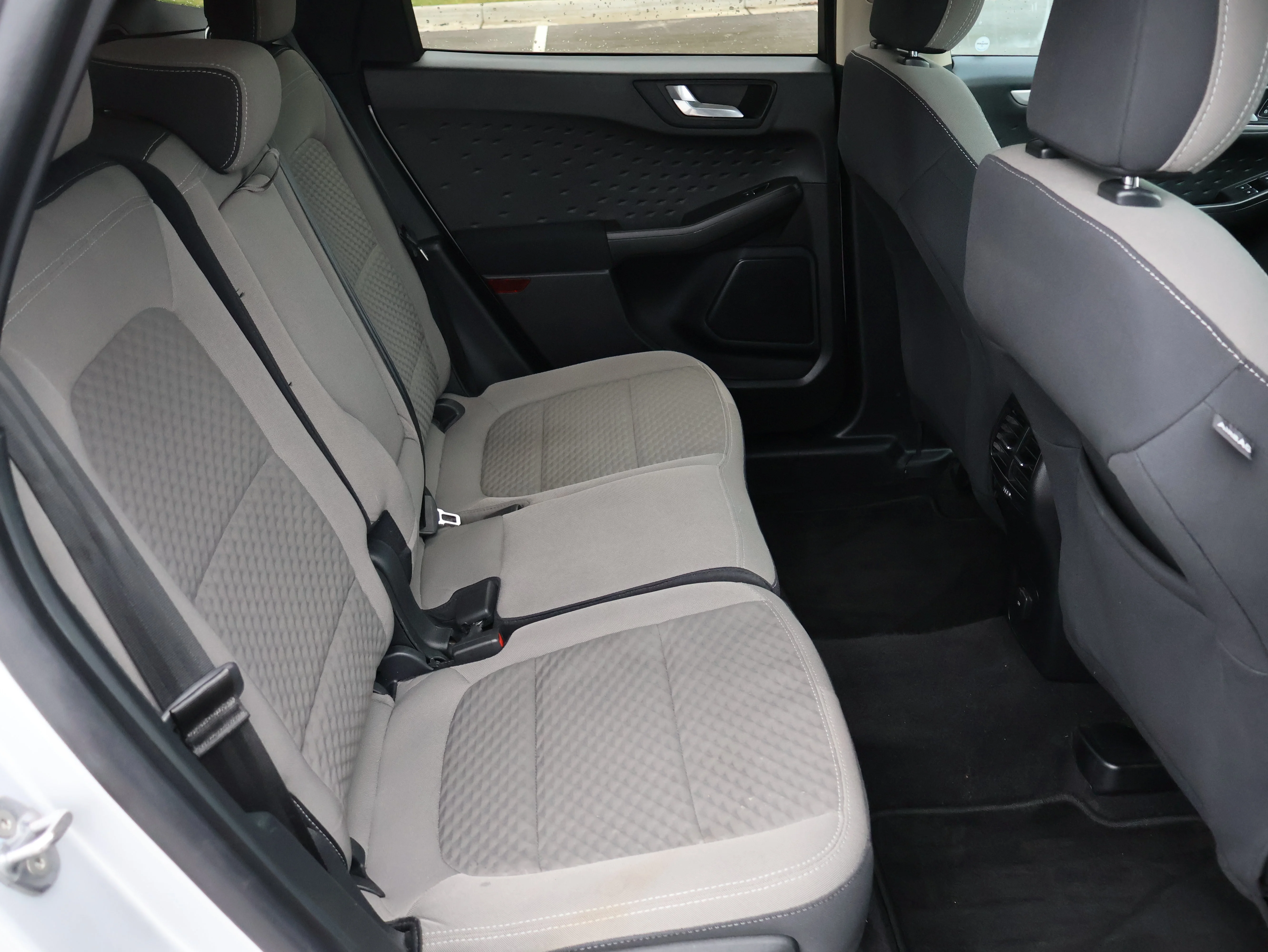 Used 2020 Ingot Silver Metallic Ford SE image 9