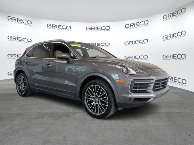 2023 Porsche Cayenne Platinum Edition's photo