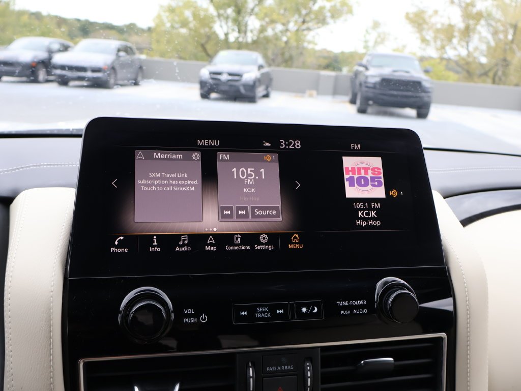 Used 2023 Moonstone White INFINITI Sensory image 27