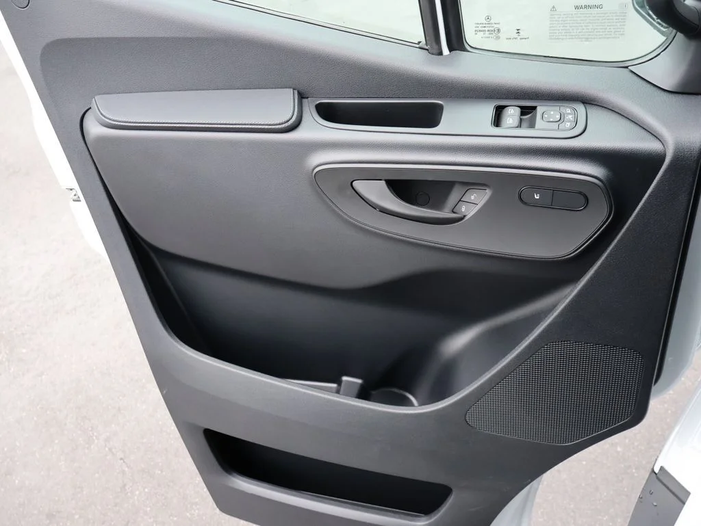 New 2026 Arctic White Mercedes-Benz Cargo 170 WB image 39