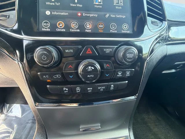 Used 2021 Black Jeep Trailhawk image 25