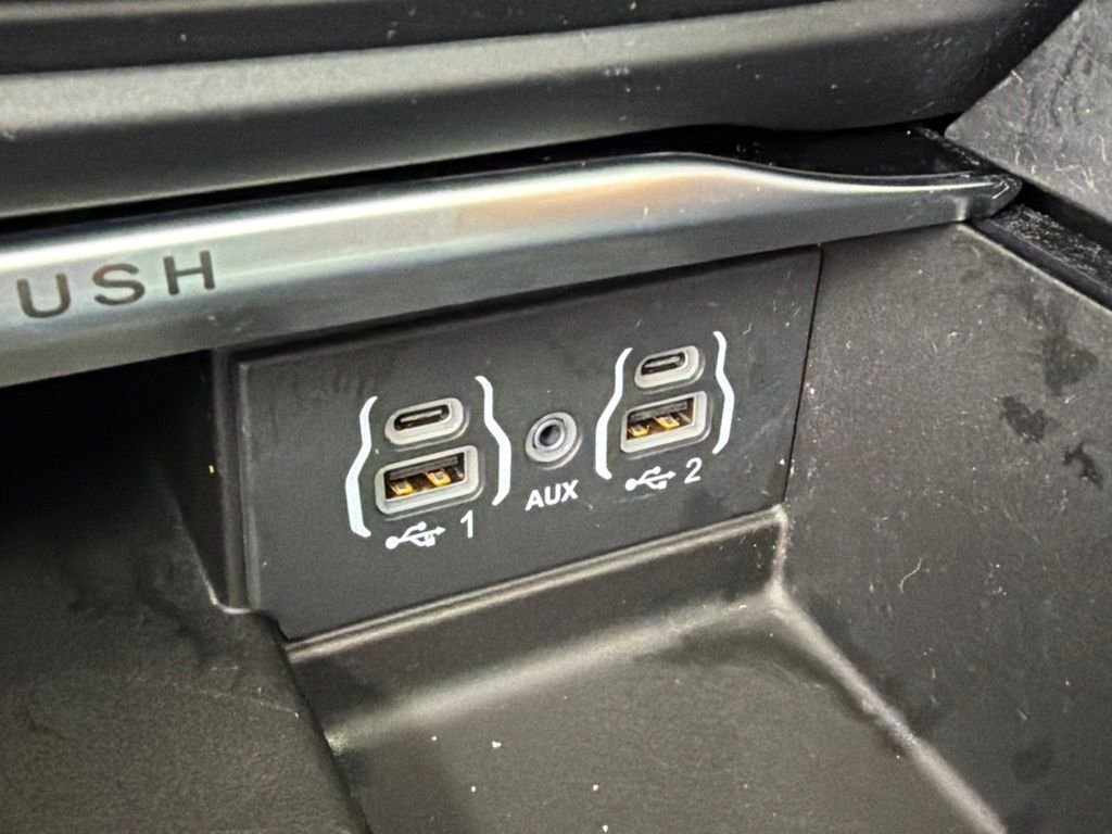 Used 2023 Silver Chrysler Pinnacle image 33