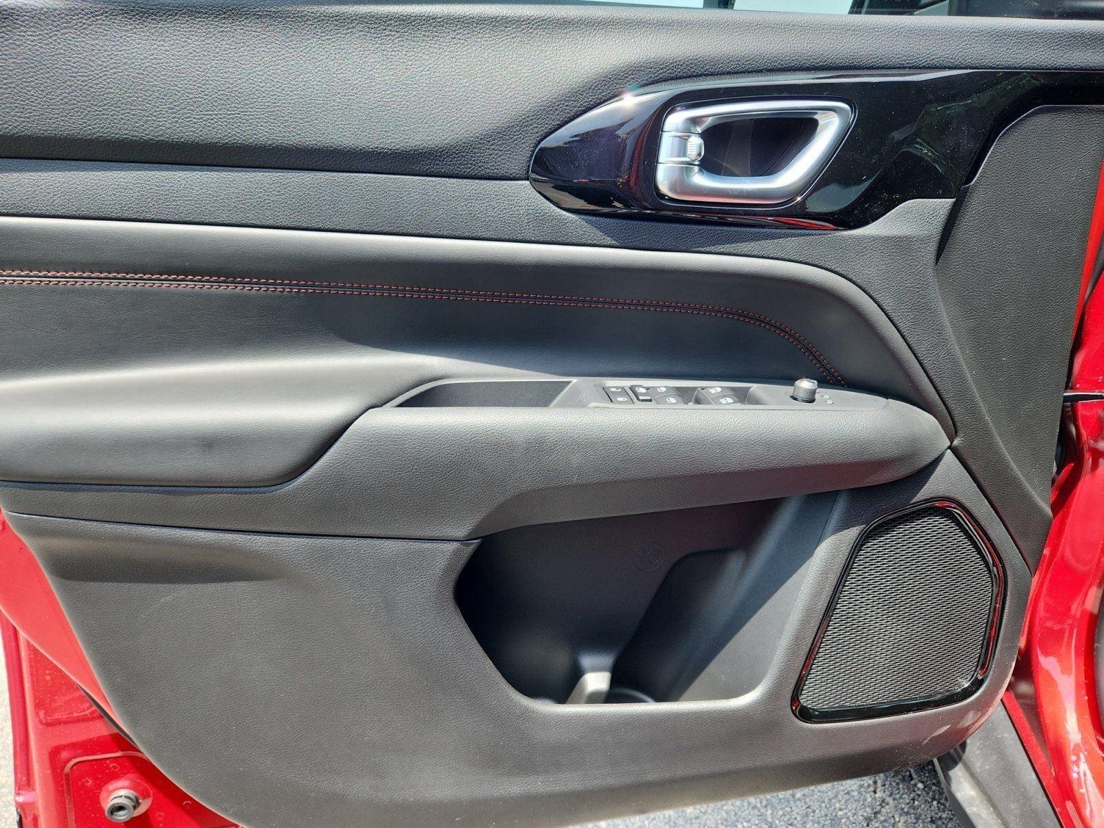 New 2026 Red Hot Pearl-Coat Exterior Paint Jeep Trailhawk image 18