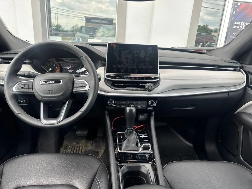 Certified Used 2025 White Jeep Limited image 5