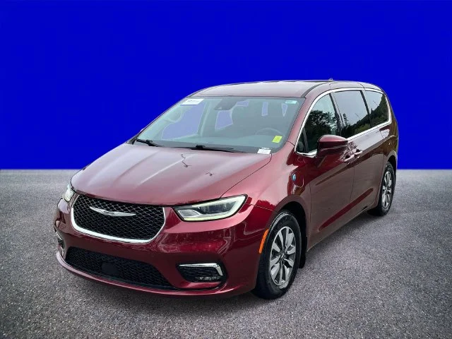 Certified Used 2022 Velvet Chrysler Touring L image 7