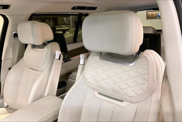 Used 2023 Blue Land Rover SV image 26
