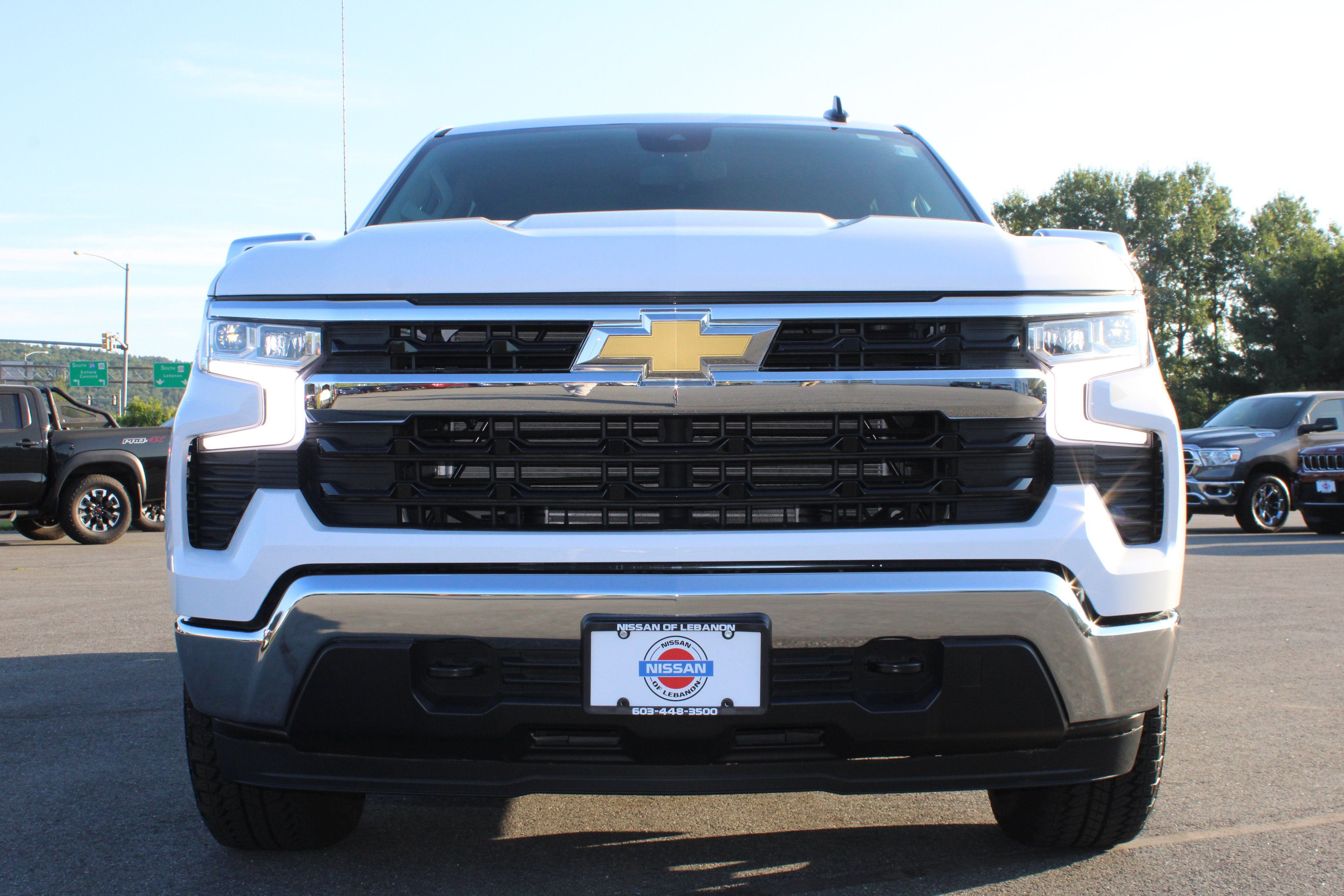 Used 2024 Summit White Chevrolet LT image 3