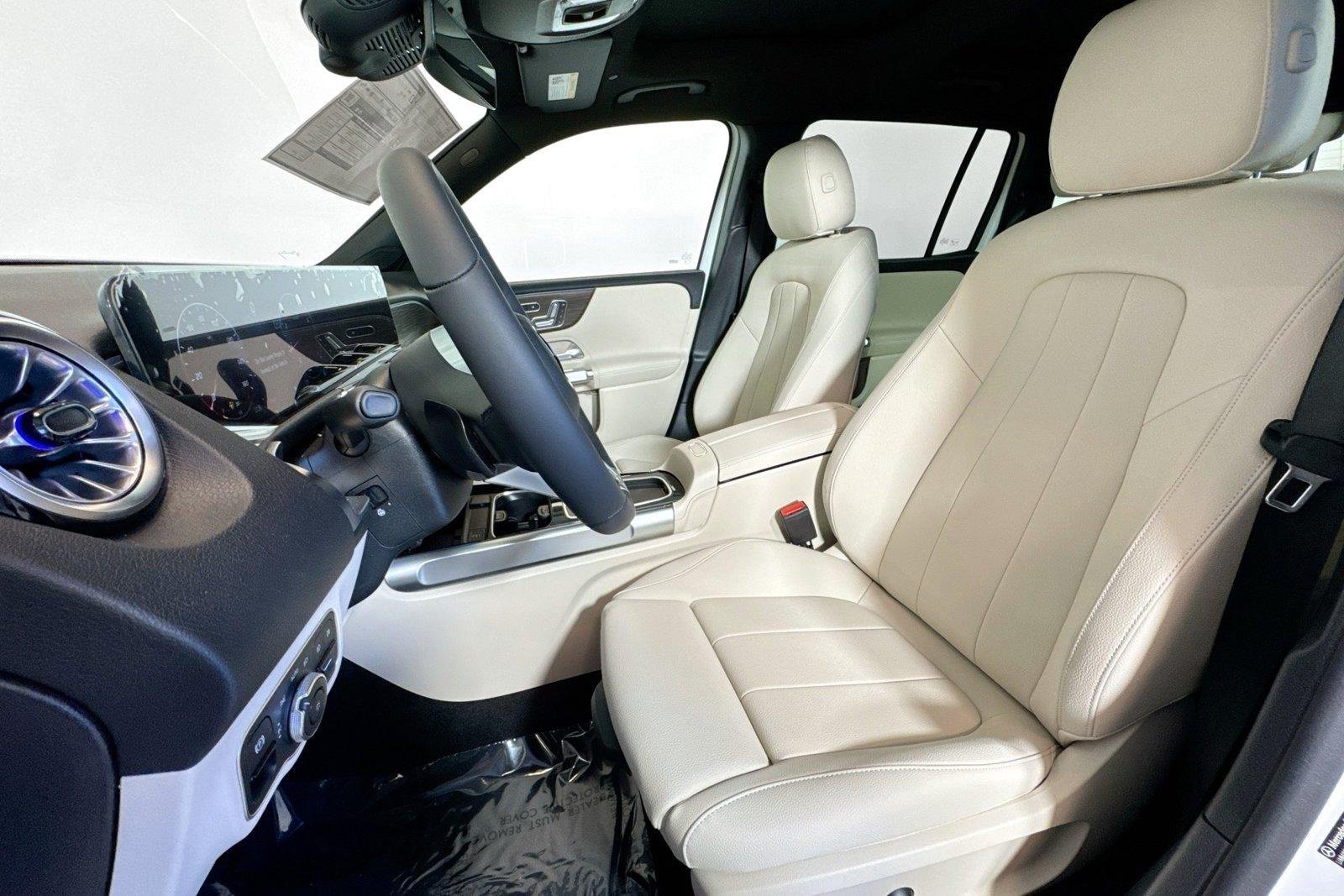 New 2026 Polar White Mercedes-Benz GLB 250 image 18