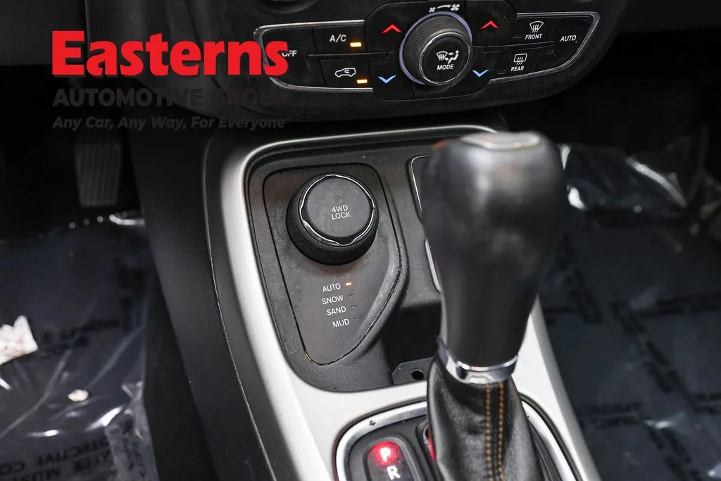 Used 2018 Black Jeep Latitude image 13