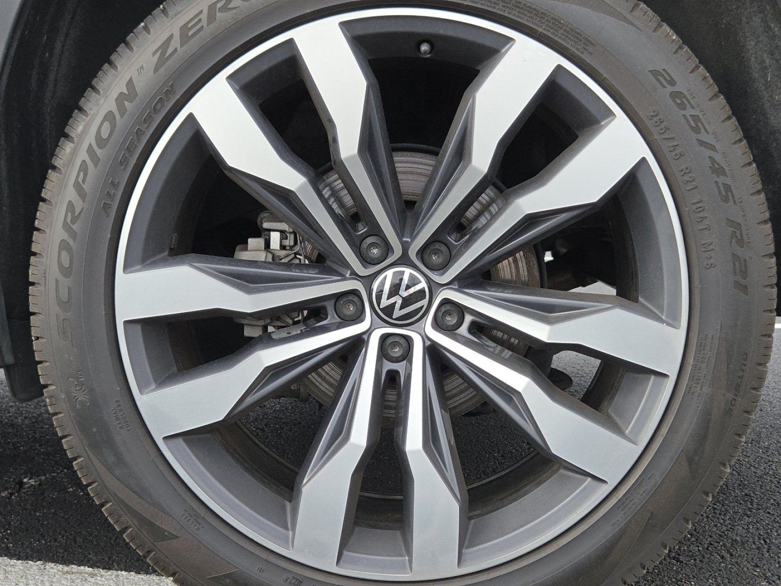 2022 Volkswagen Atlas Cross Sport SEL Premium R-Line - Photo 13