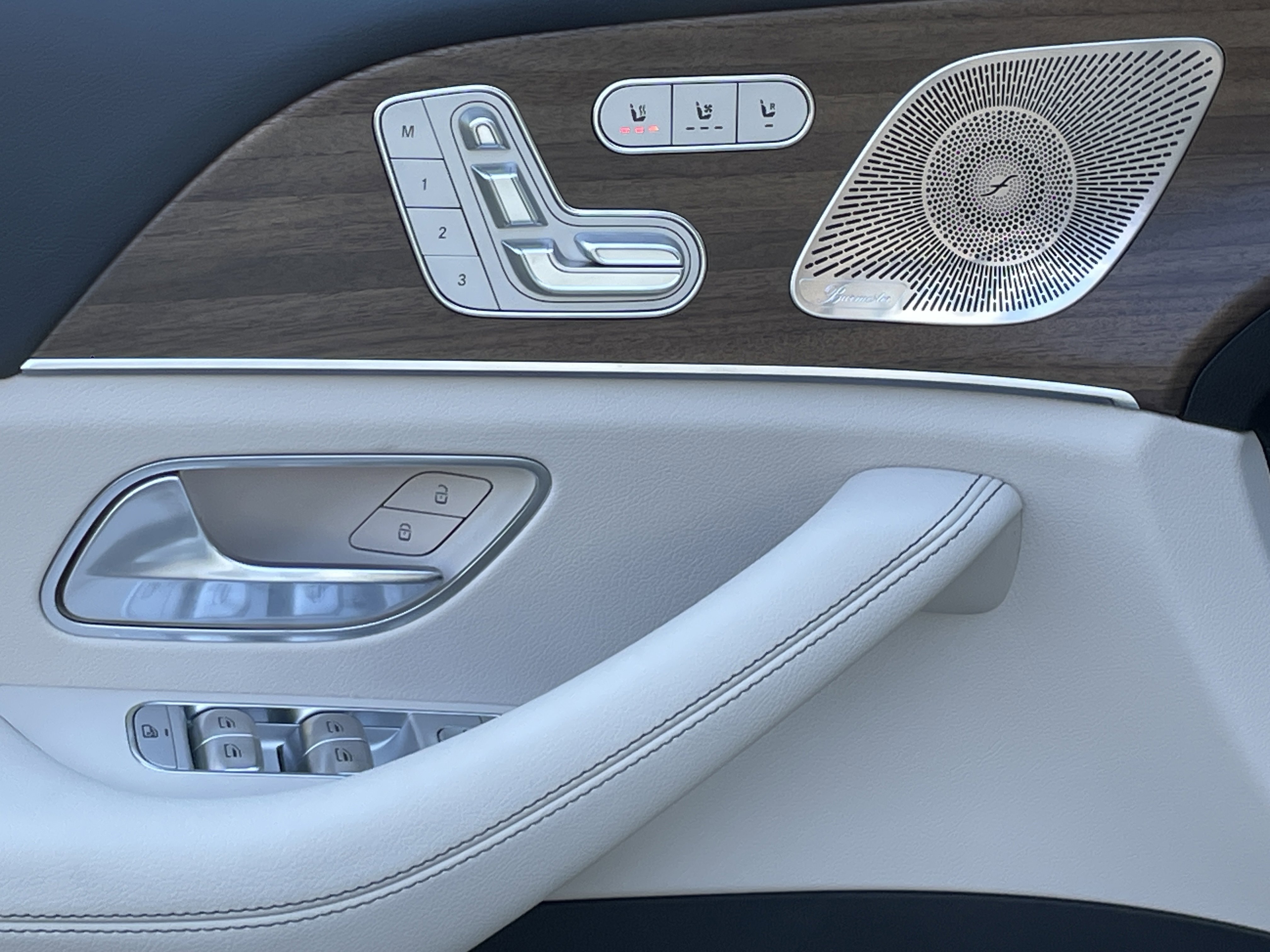 New 2026 MANUFAKTUR Moonlight White Metallic Mercedes-Benz GLE 350 4MATIC® SUV image 15