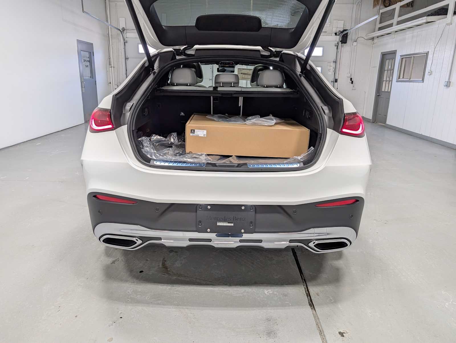 Certified Used 2026 Polar White Mercedes-Benz GLC 300 image 22