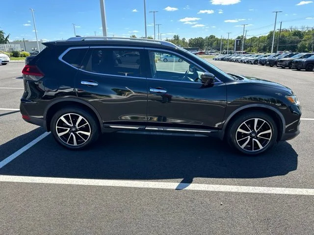 Used 2018 Black Nissan SL image 4