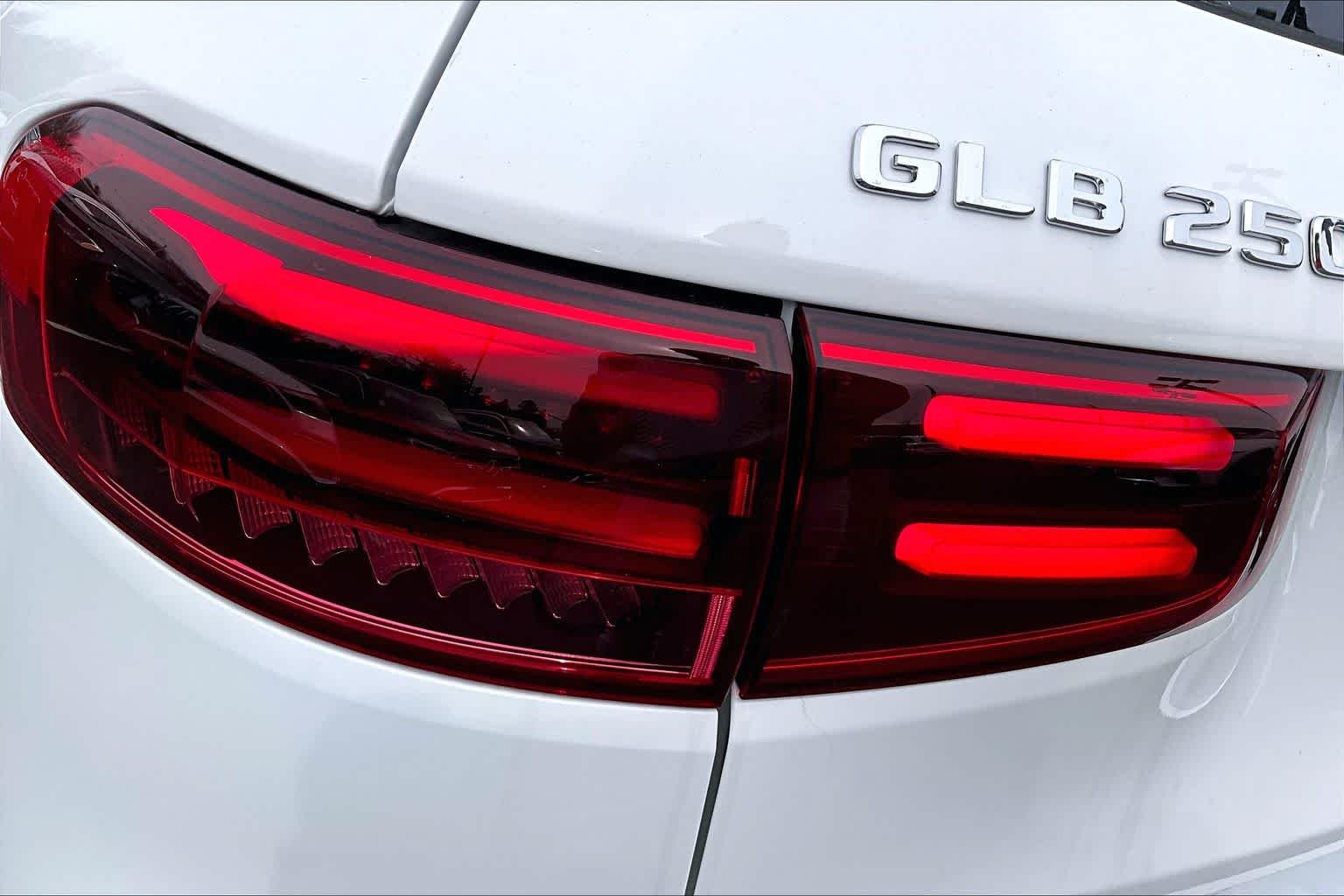 New 2026 Polar White Mercedes-Benz GLB 250 image 6
