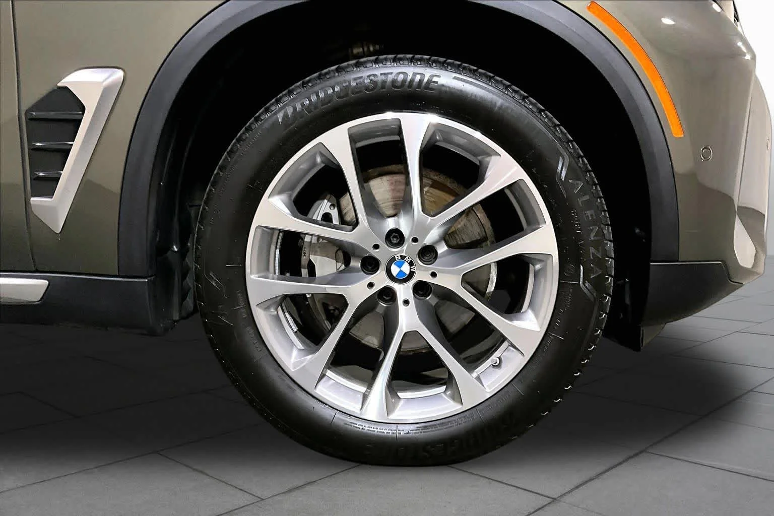 Certified Used 2025 Manhattan Green Metallic BMW xDrive40i image 10