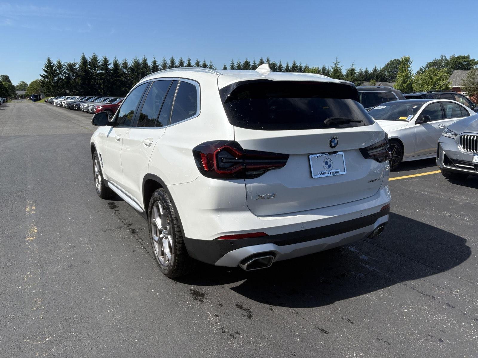 Used 2023 Mineral White Metallic BMW xDrive30i image 4