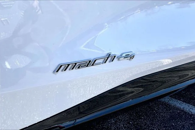 New 2025 Star White Metallic Tri-coat Ford GT image 9